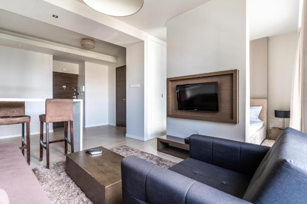 Platinum Tower - City Center - Golden Apartments Варшава Экстерьер фото