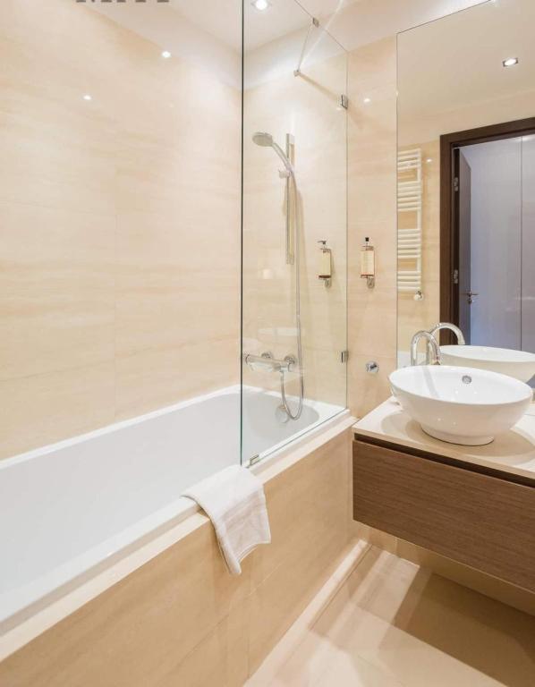 Platinum Tower - City Center - Golden Apartments Варшава Экстерьер фото