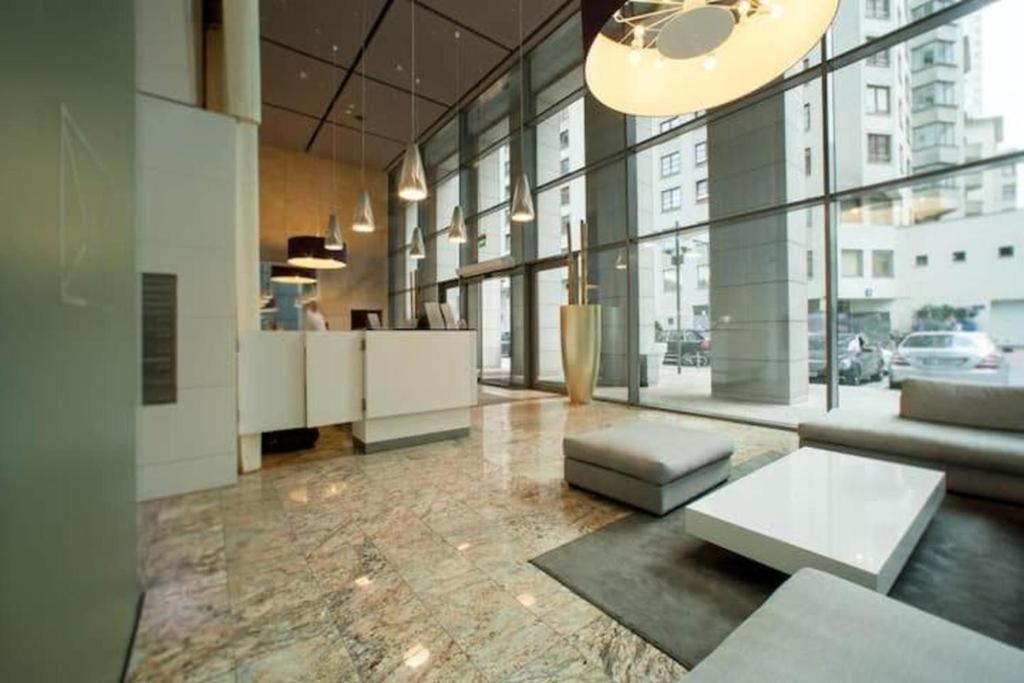 Platinum Tower - City Center - Golden Apartments Варшава Экстерьер фото